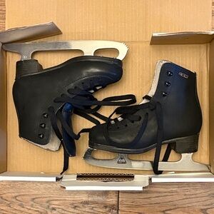 Gam Kids Black Figure Skates